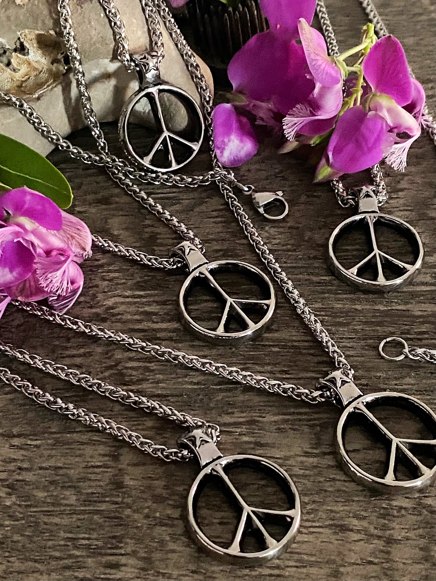 CLASSIC PEACE NECKLACE